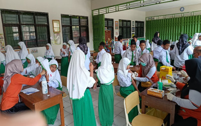 MIN 1 Tuban Gelar Cek Kesehatan Gratis dan Skrining bagi Siswa Kelas I dan V