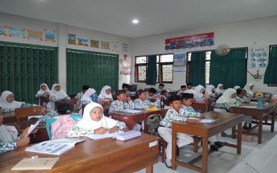 STS Hari Ketiga di MIN 1 Tuban, Murid Hadapi Tiga Mata Pelajaran